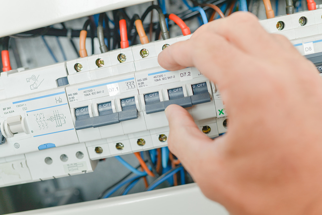 Schalt­schrank­bau bei Elektro Grauer Florek & Baisch GbR in Stuttgart